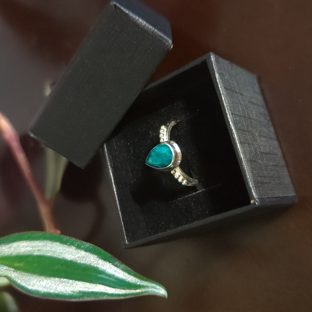 NEW Emerald Stone Ring with Sterling Silver Size 6